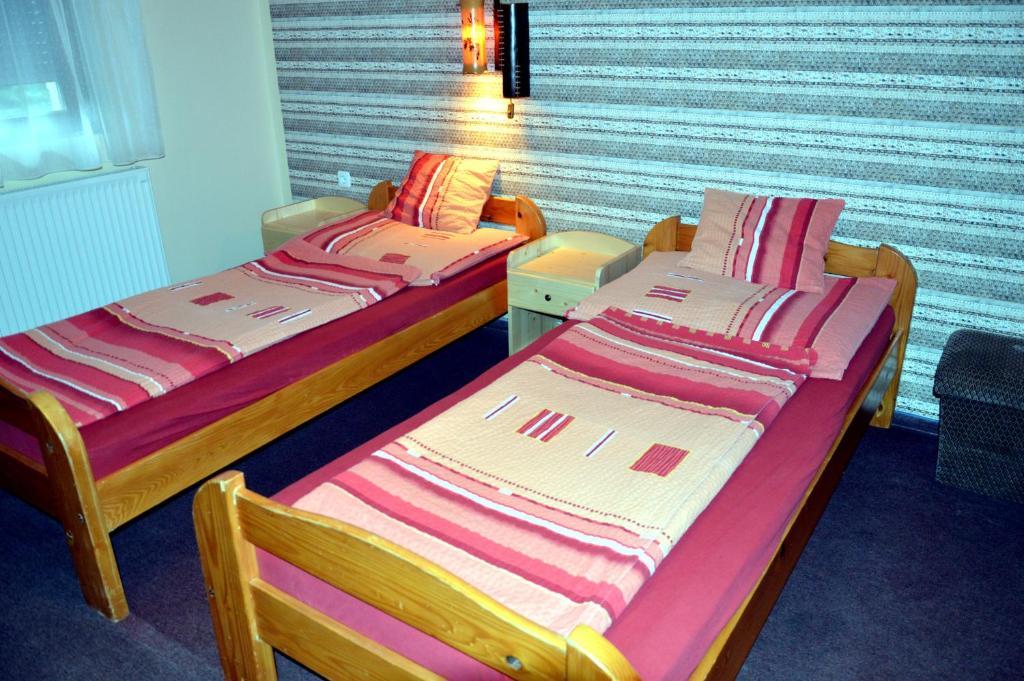 エゲル Flamingo Vendeghaz Bed & Breakfast エクステリア 写真