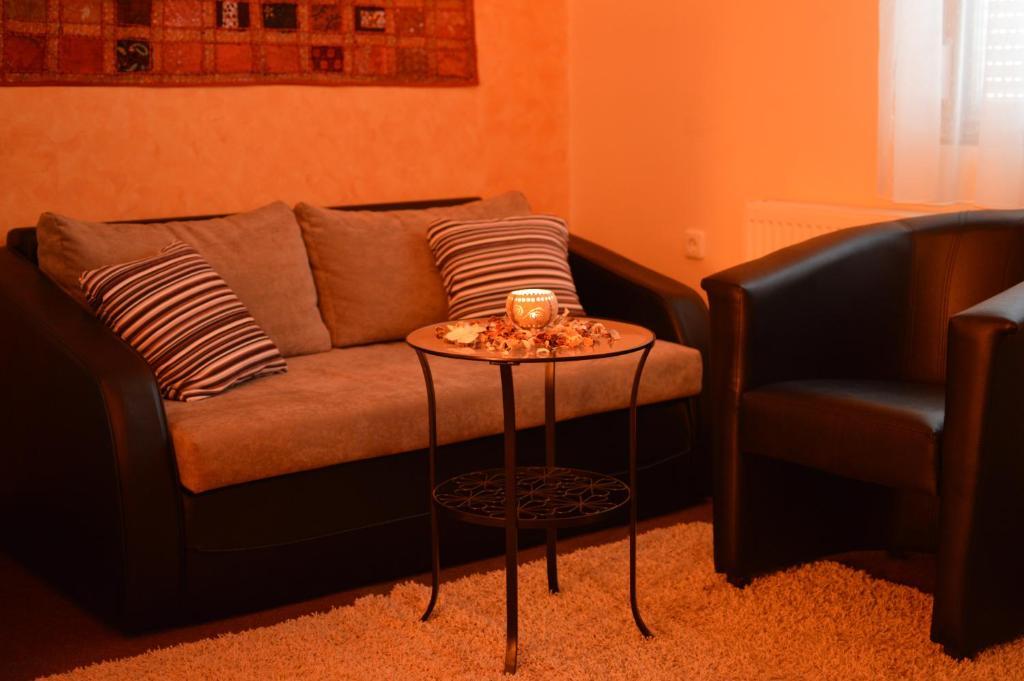 エゲル Flamingo Vendeghaz Bed & Breakfast エクステリア 写真