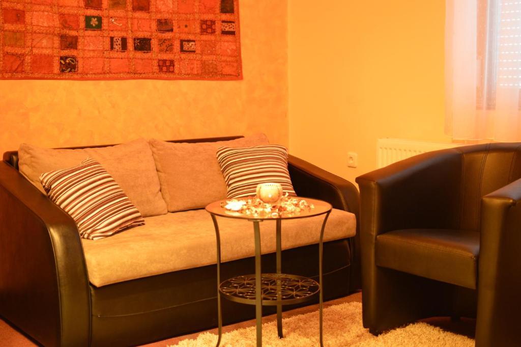 エゲル Flamingo Vendeghaz Bed & Breakfast エクステリア 写真