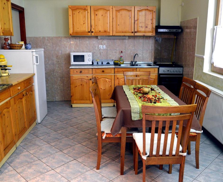 エゲル Flamingo Vendeghaz Bed & Breakfast エクステリア 写真